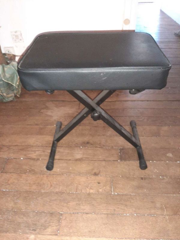 Pied de piano en cuir noir 50 Flers (61)