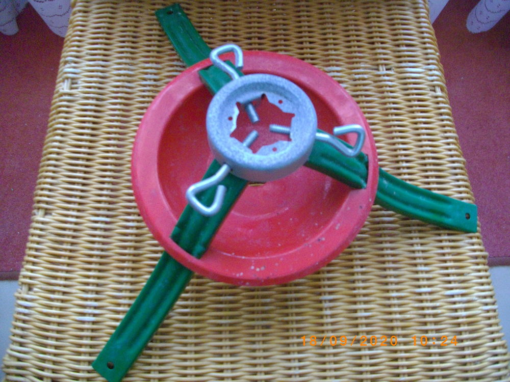 PIED POUR SAPIN DE NOEL 5 Perros-Guirec (22)