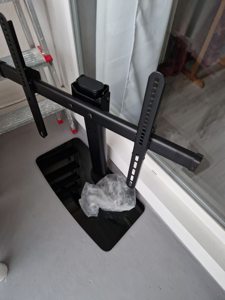 Pied de t�l�vision 65 
20 Franconville (95)