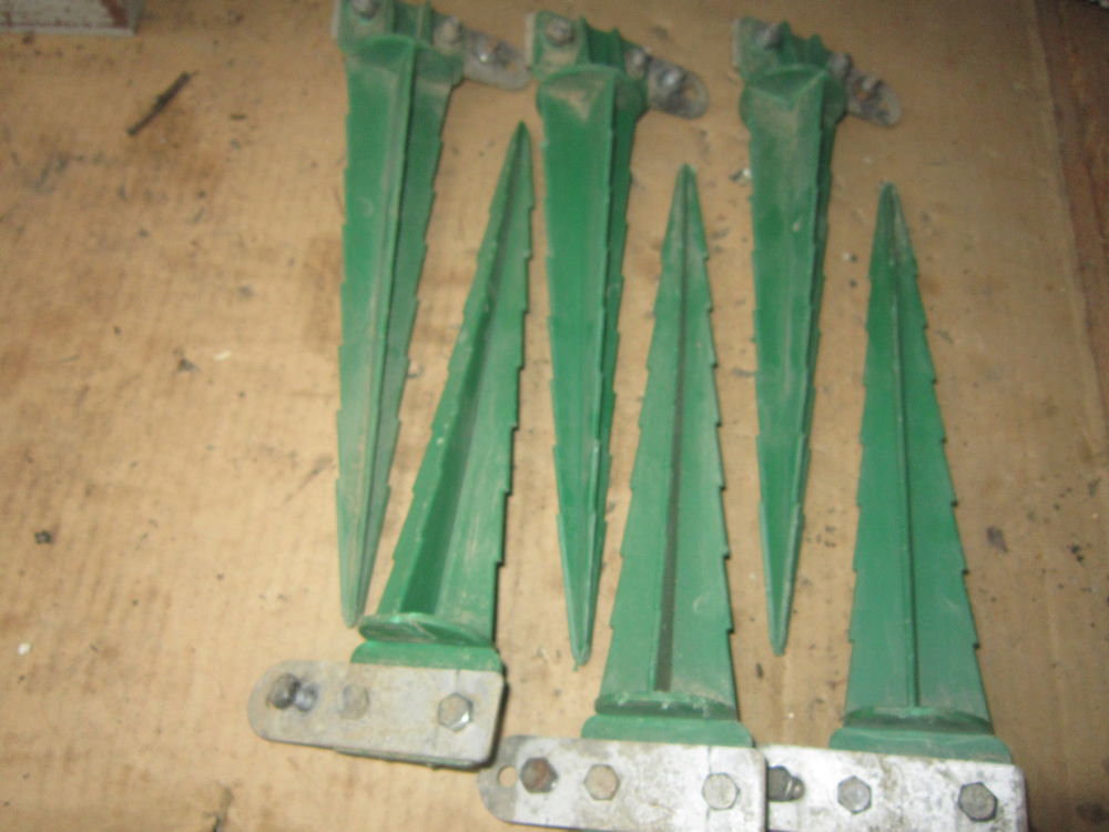 PIED TRIANGULAIRE 12 Auray (56)