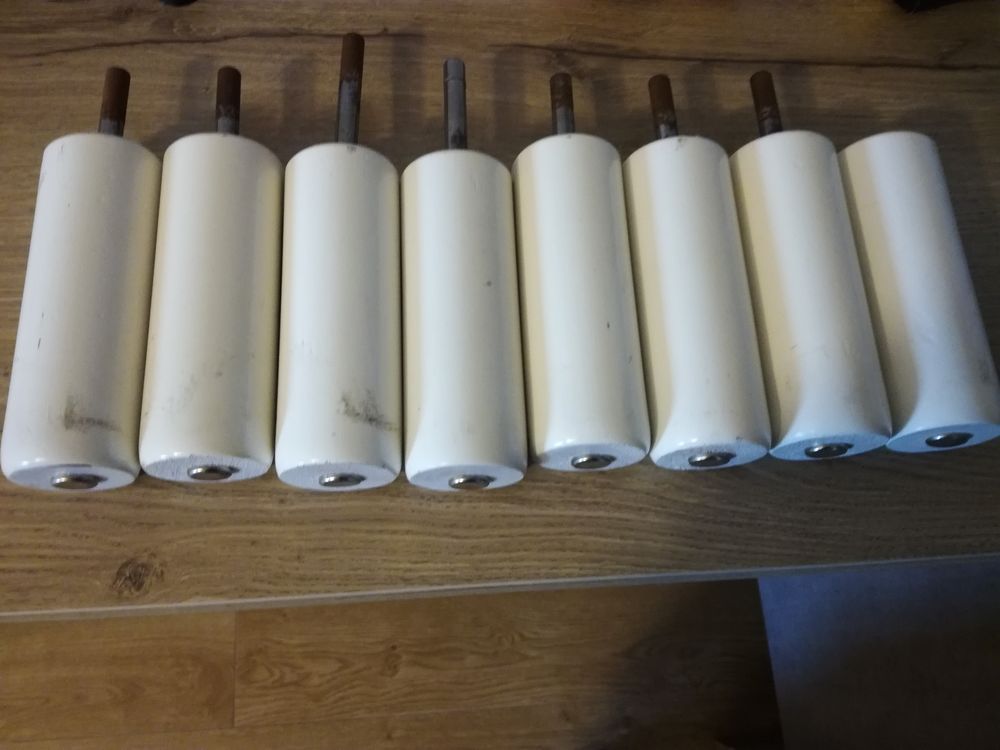 8 pieds blancs de sommier, sans pas de vis. 15 Roubaix (59)