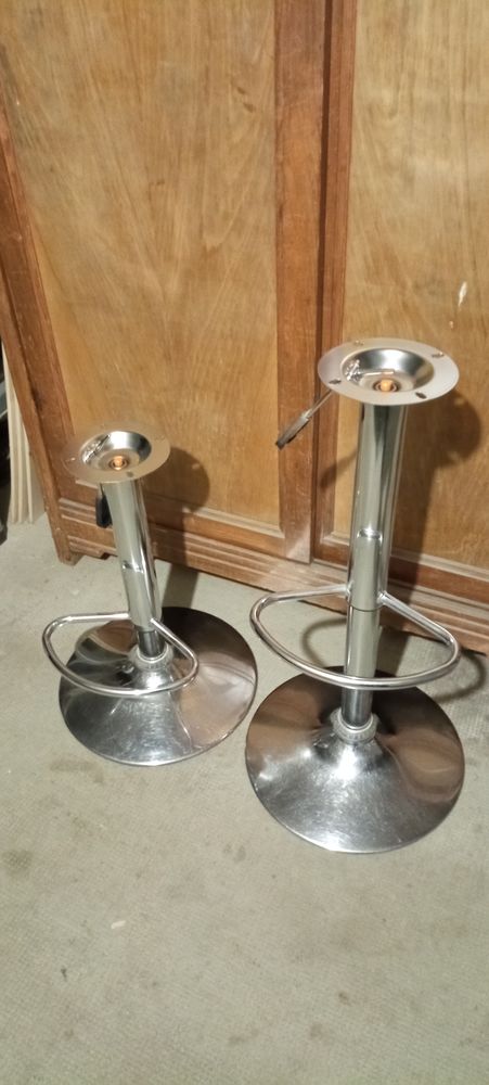 2 pieds chrom�s pivotants pour fabriquer ses chaises de bar 10 Gillonnay (38)