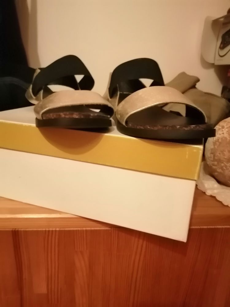 nu pieds �l�gant 20 Le Gua (38)