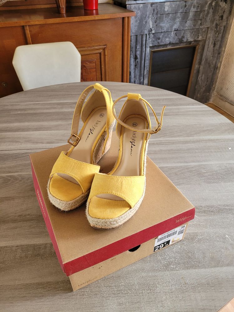 NU PIEDS JAUNE 10 Coulounieix-Chamiers (24)