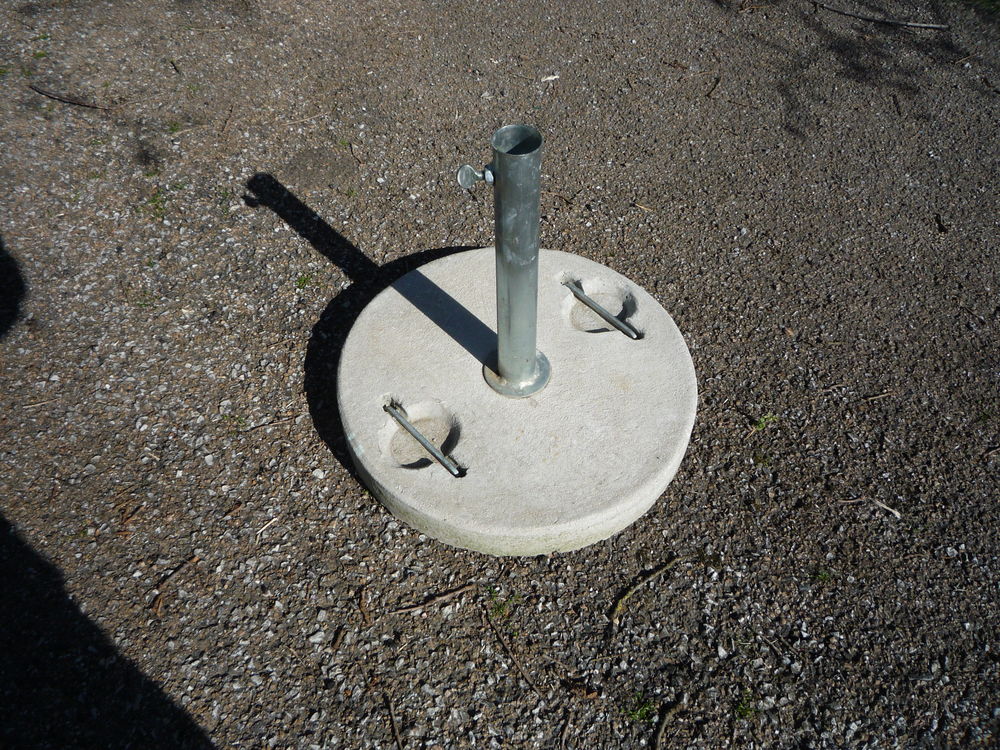 Pieds de parasol b�ton diam�tre tube 45mm 65 Castres (81)