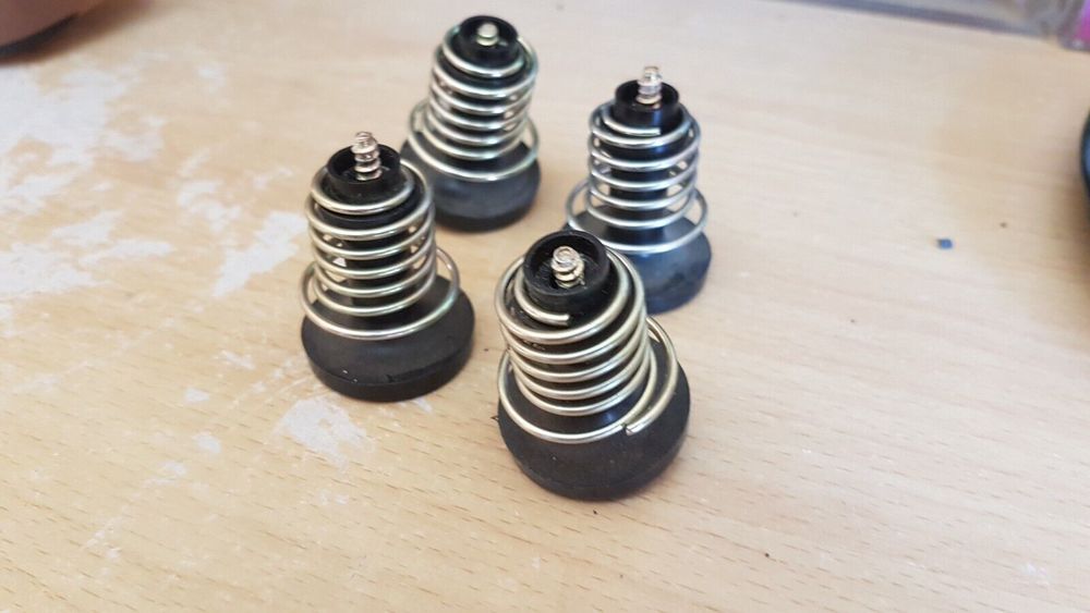 4 pieds de platine Pioneer PL-200 complet avec visserie
10 Perpignan (66)