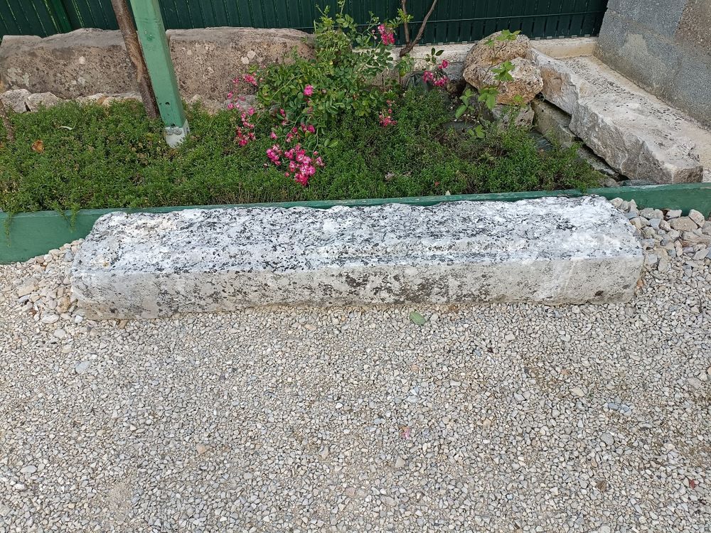 Pierre de bourgogne taill�e pour linteau seuil jambage banc 150 Dracy-le-Fort (71)