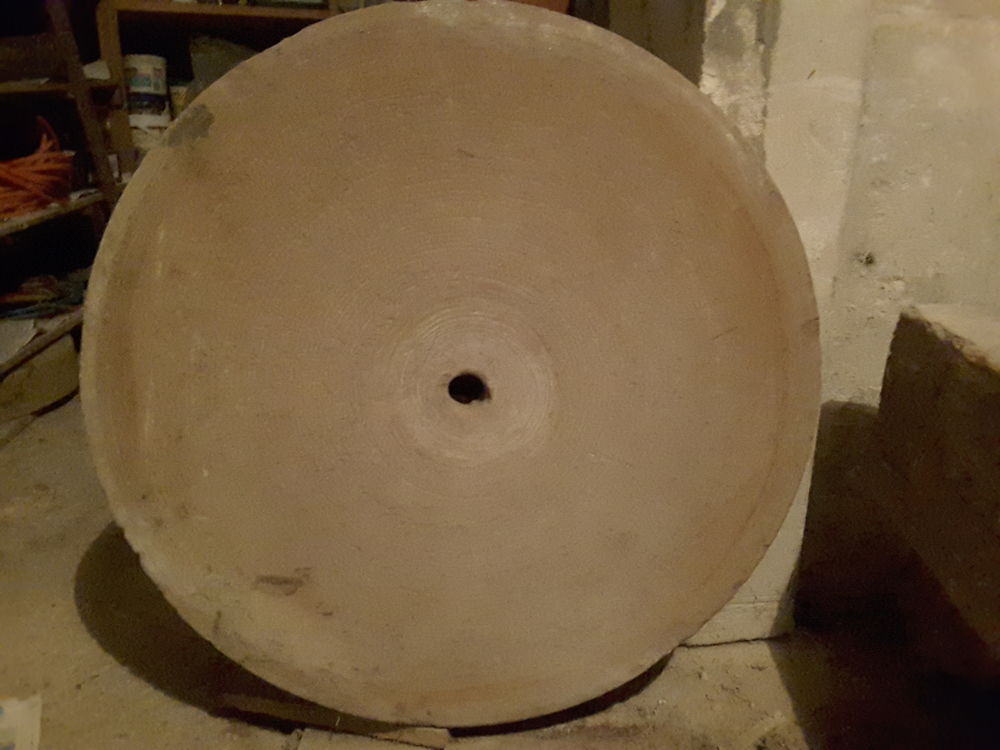 Pierre de meule 50 M�ry-sur-Oise (95)