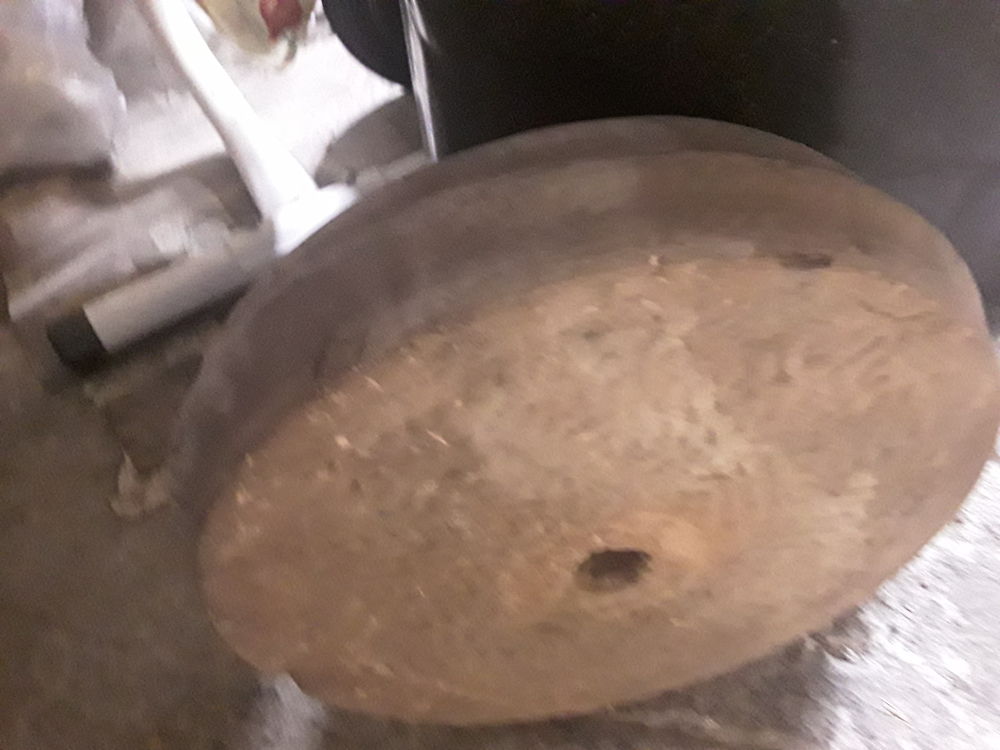 Pierre pour meule  en gr� rouge 30 Mont�cheroux (25)