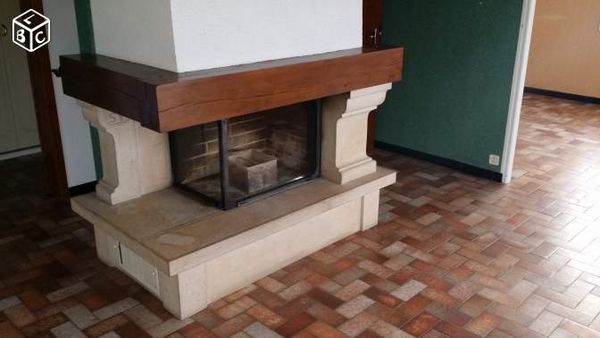 Pierres de Bourgogne + Poutre en ch�ne + Porte  / Chemin�e. 250 Les Piards (39)