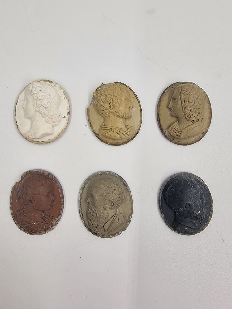 Lot de 6 pierres cam�e provenant d'un bracelet en or.. 50 Vulbens (74)