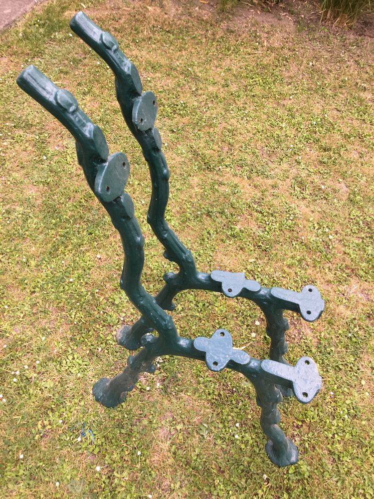 Pi�tement d'ancien banc parisien 220 Tremblay-en-France (93)