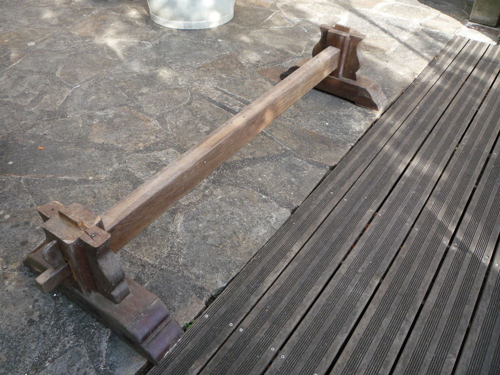 Pi�tement de table monacale/monastique/monast�re 65 Castres (81)