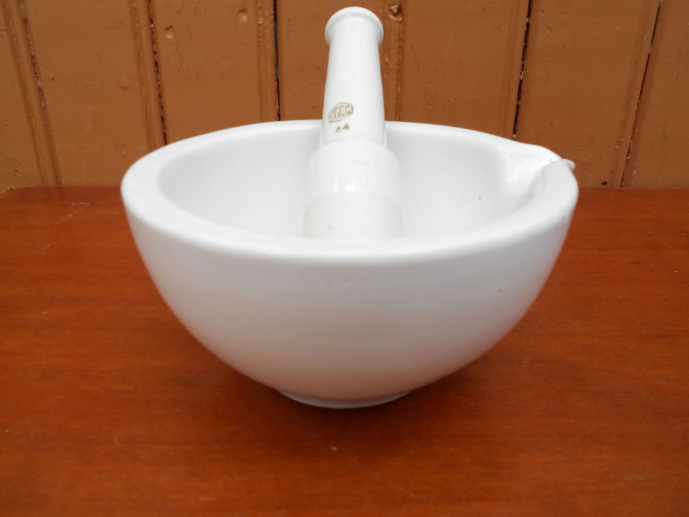 BOL et PILON   Cgec   en porcelaine 24 Dammarie-les-Lys (77)