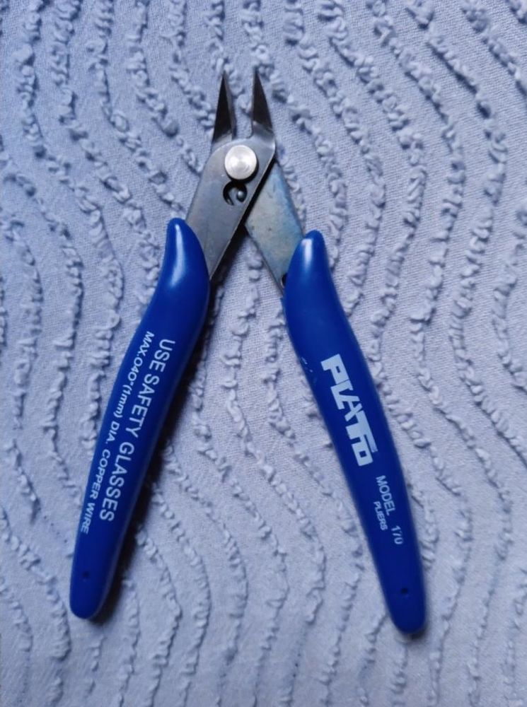 Pince coupante diagonale gain�e 130mm NEUVE
4 Aubin (12)