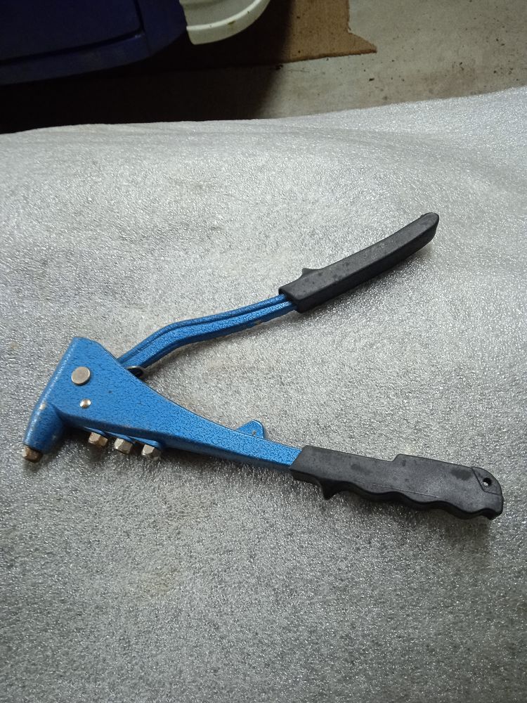 Pince a rivet 10 Saint-Jean-Saint-Germain (37)