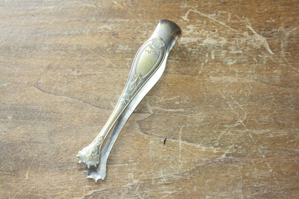 Pince � sucre m�tal argent� patte de lion 14 Larrazet (82)