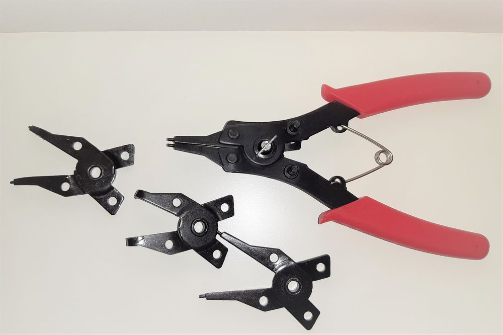 Pinces � circlips avec 4 embouts 11 Fontaine (90)