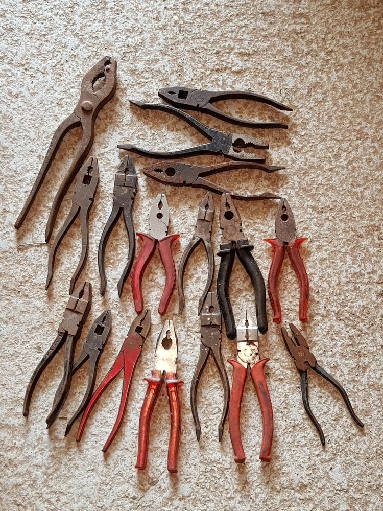  Lot 17 pinces universelles 30 Rethel (08)