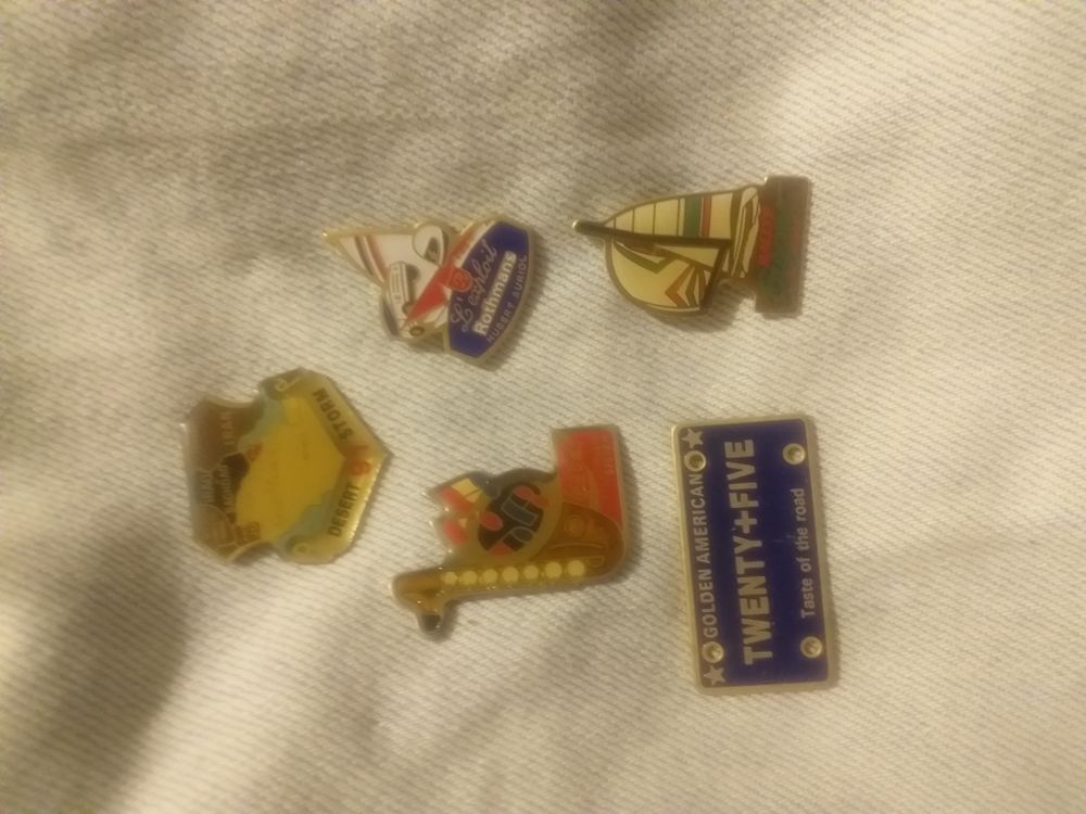 lot de 5 pins divers 2 Limoges (87)