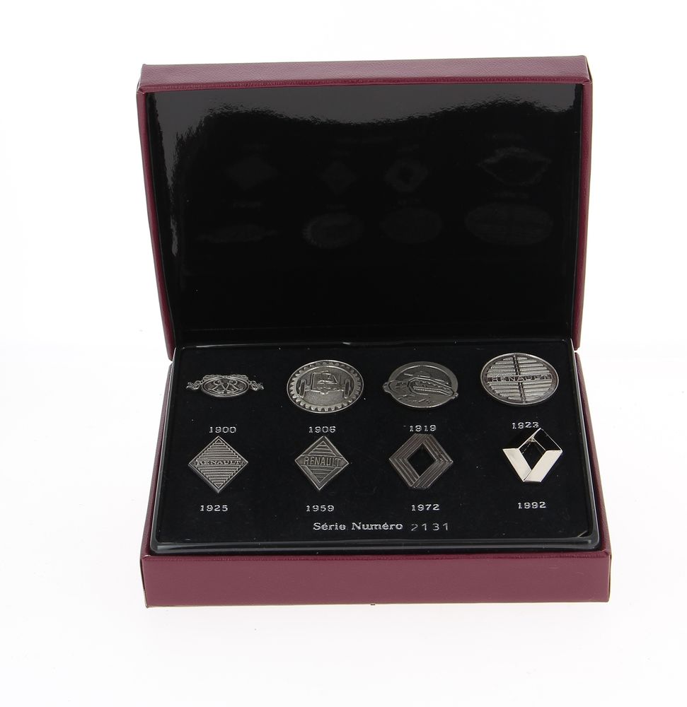  8 pins Renault s�rie limit�e 
40 Meaux (77)