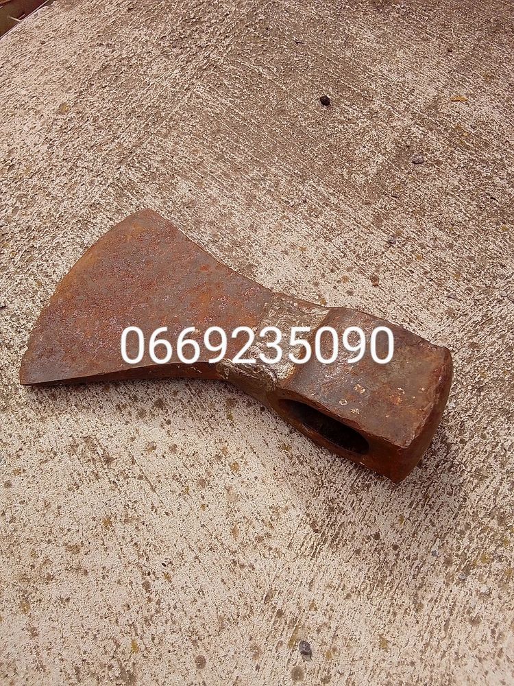 Pioches et hach�s anciennes 0 Auzat-la-Combelle (63)