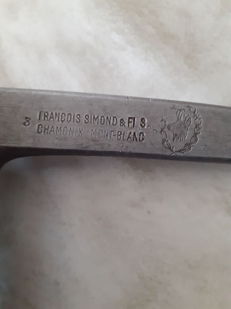 Piolet de montagne 210 Saint-Sorlin-en-Bugey (01)