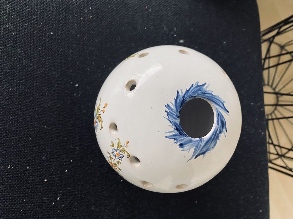 Pique fleurs fa�ence de Moustier 15 Le Bouscat (33)