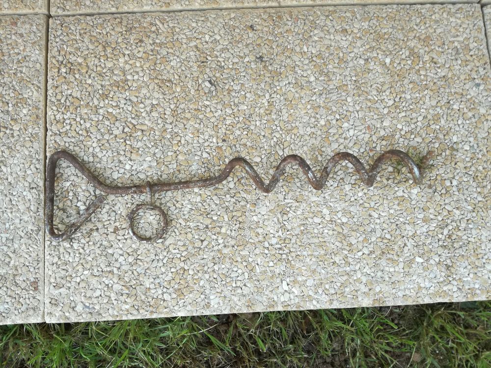 Piquet en acier forme tire bouchon (tres costeaud ) 10 La Valette-du-Var (83)