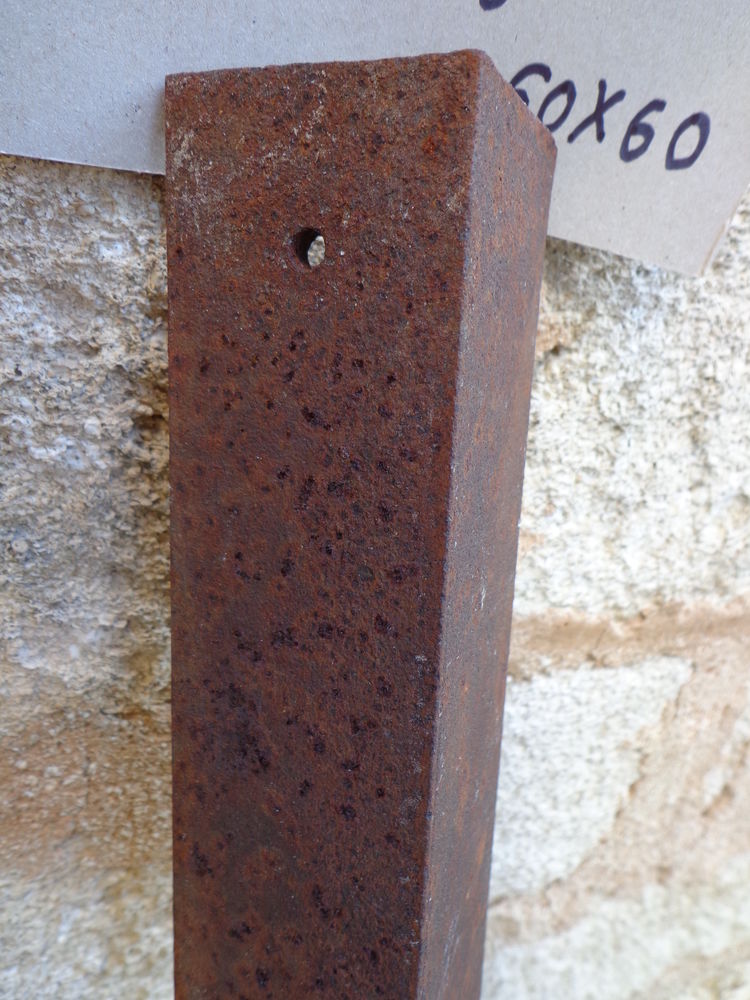 Piquet en acier 2 M�tre 35 x 35
un lots de  150 Piquets  2 
0 Saint-Christol (34)