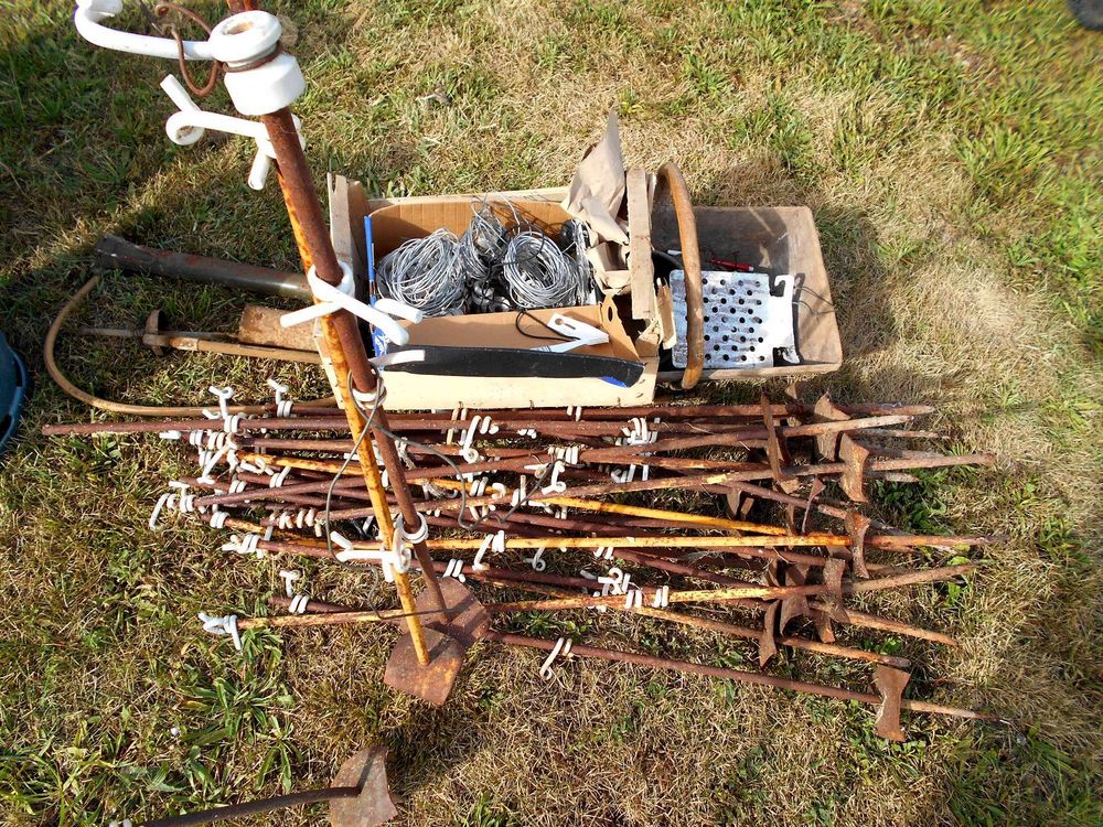 40 piquets fer isolateur porcelaine fil batterie 150 Monflanquin (47)