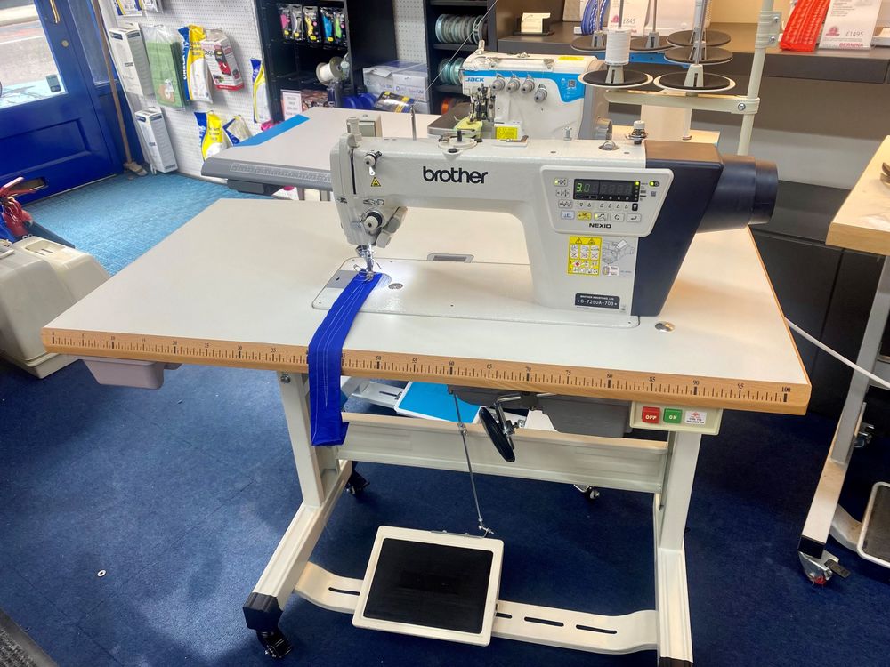 Piqueuse plate industrielle BROTHER 1000 Aix-en-Provence (13)