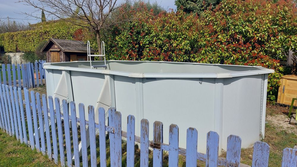 Piscine hors-sol ovale en acier 527x327x122cm 300 Le P�gue (26)