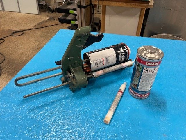 Pistolet doseur theard pour bi composant. 50 Montmirail (51)