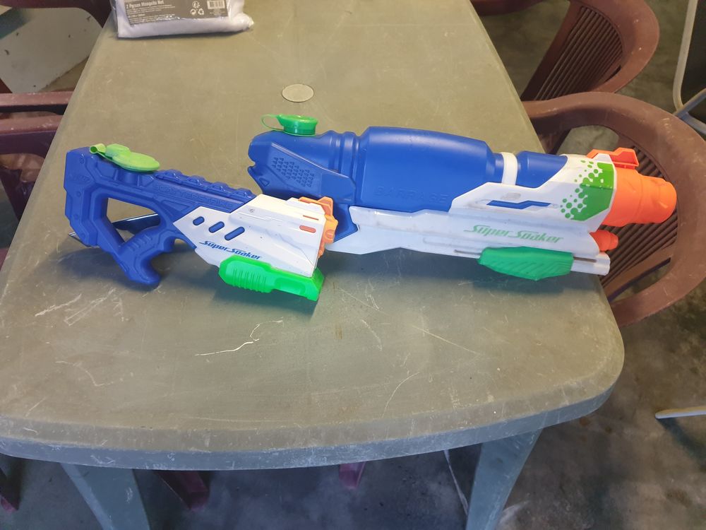 Pistolets � eau SUPER SOAKER 45 Francheville (69)