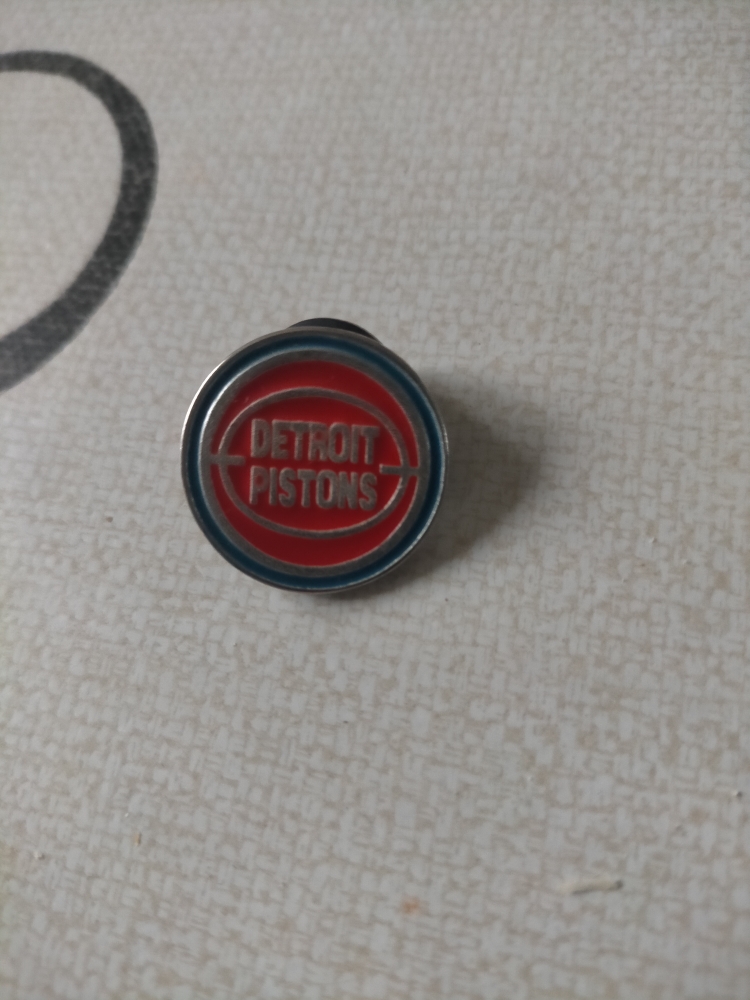 pin's pistons d�troit 5 Miribel (01)