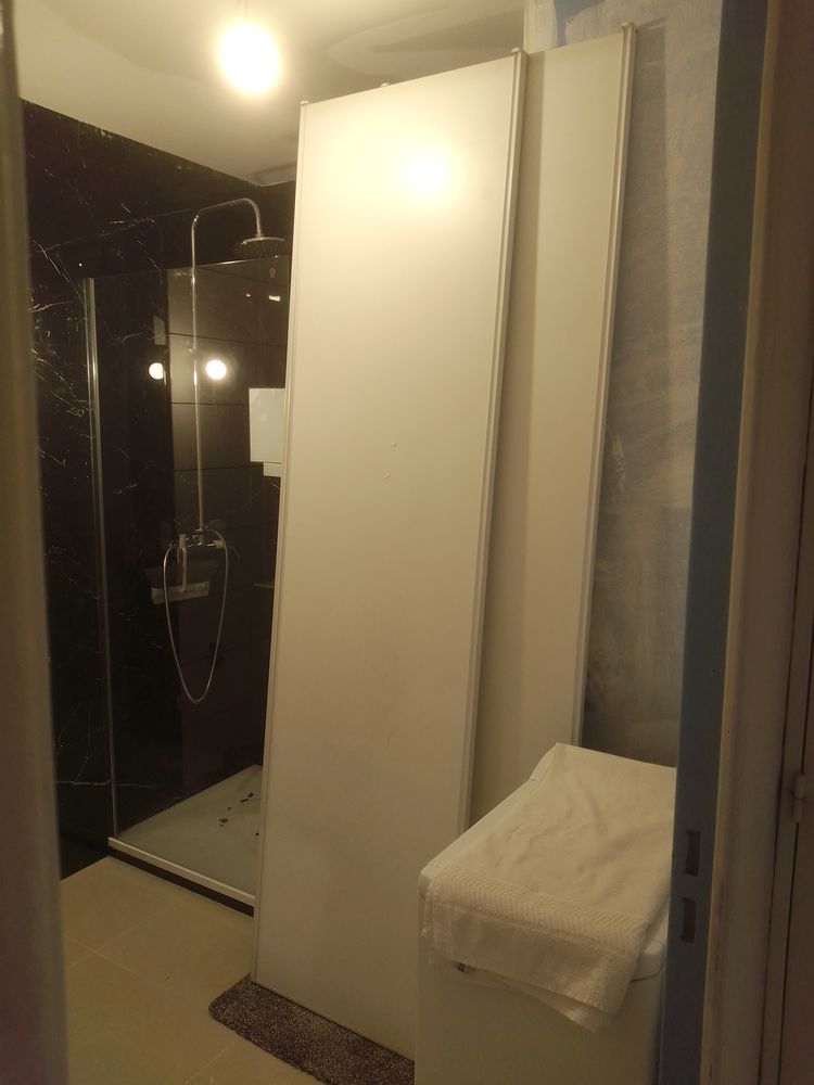 Placard portes coulissantes blanches 1.23x2.39m TBE 20 Saint-Chamond (42)