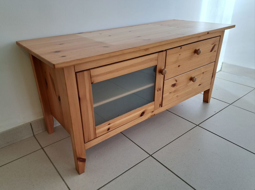 PLACARDS EN PIN MASSIF
130 Cadenet (84)