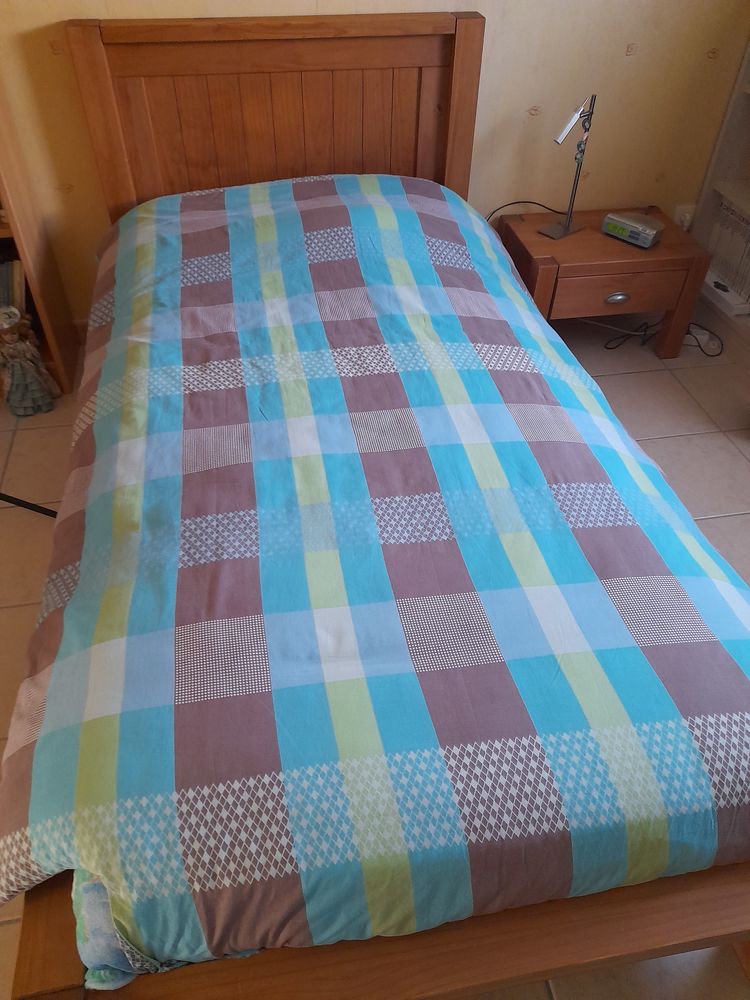 Lit 1 place bois massif + matelas + chevet 150 Cournon-d'Auvergne (63)