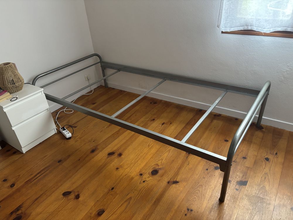 Lit 1 place 90 x 190 Cadre acier 25 Bordeaux (33)