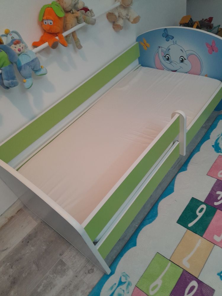 Lit 1 place enfant et son
Matelas le tout NEUF 120 Courson-les-Carri�res (89)