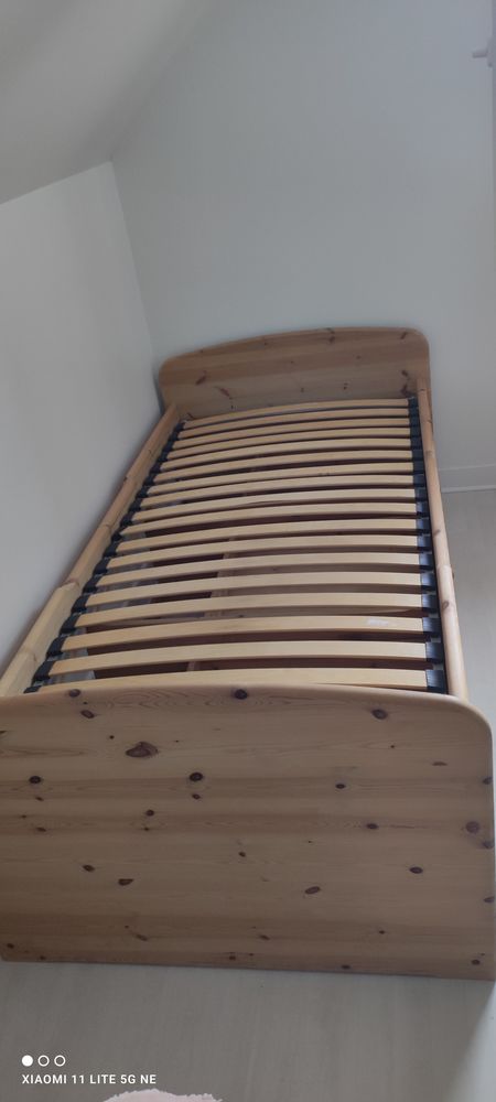 un lit 1 place 90*200 en pin massif cocktail Scandinave 150 Prunay-en-Yvelines (78)