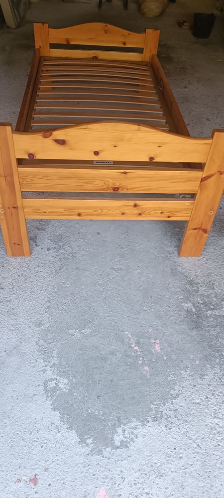 lit 1 place en pin massif 35 Sassenage (38)