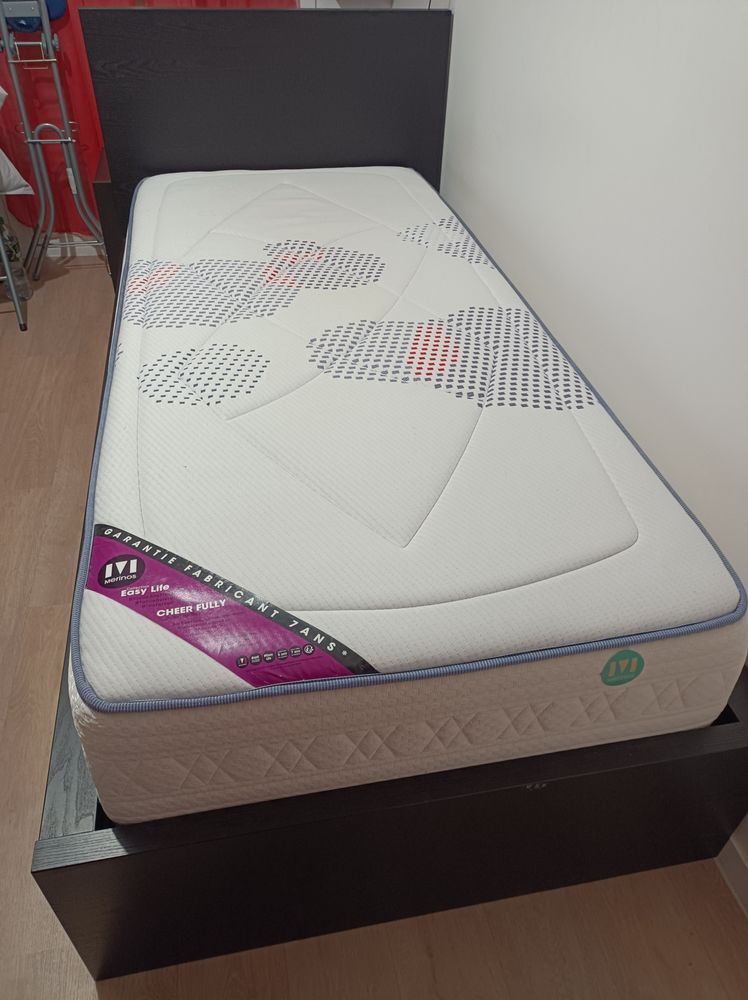 Lit 1 place + matelas 90x200cm 150 Veneux-les-Sablons (77)
