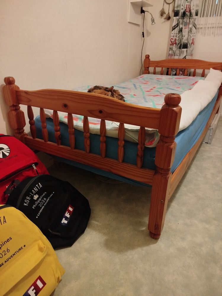 Lit 1 place en pin, sommier int�gr�
30 Blagnac (31)