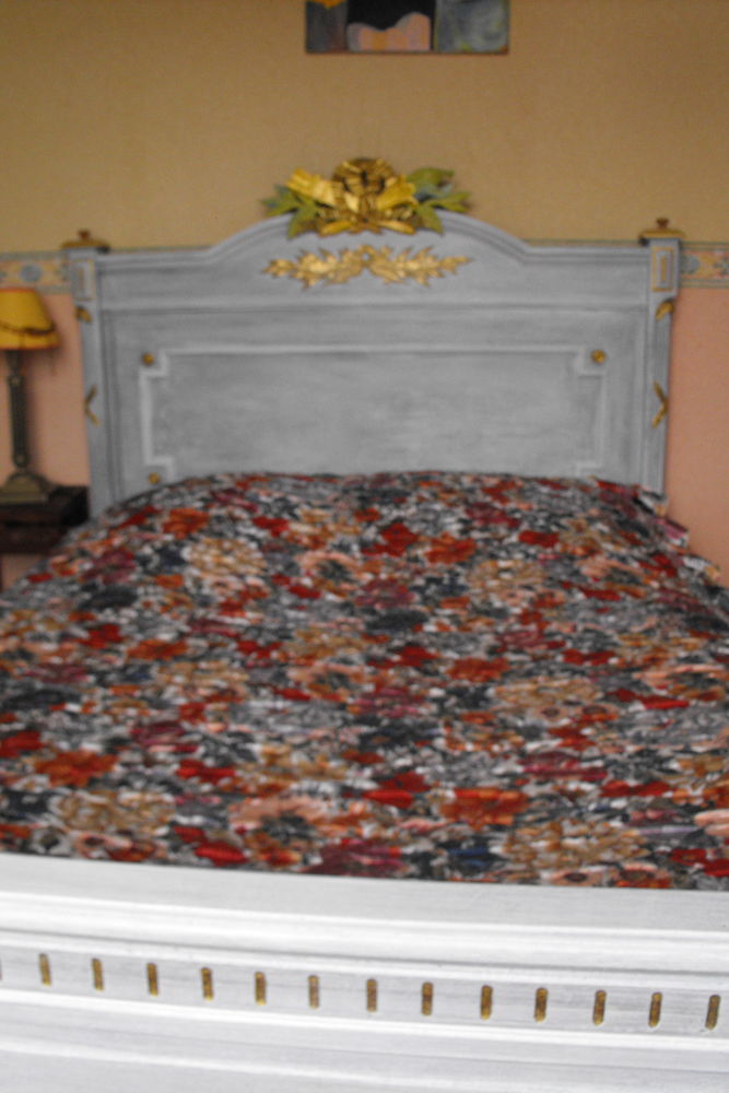 lit 2 places en ch�ne sculpt� et dor� 230 Pouilly-sur-Loire (58)