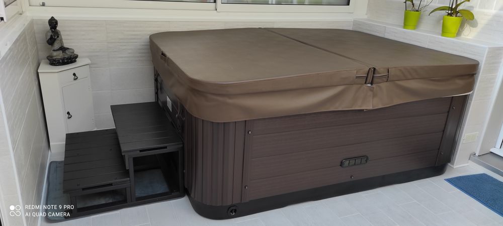 SPA 3 places marque VENDEE SPAS 2100x1560x800 mm 5500 Beaumont-sur-Vesle (51)