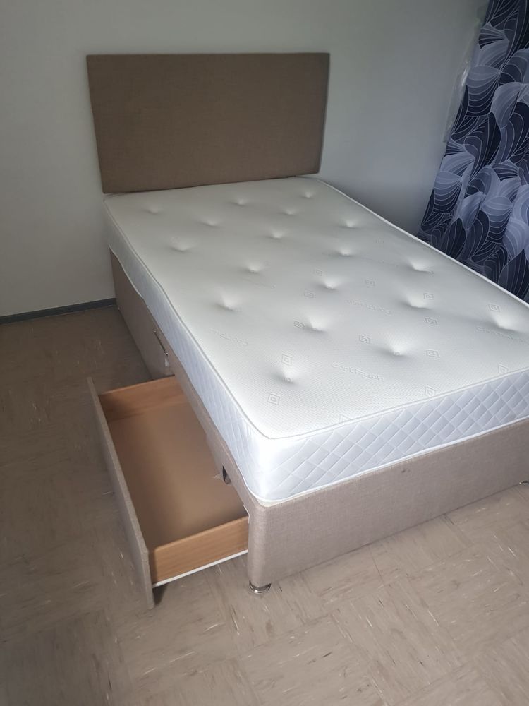 Lit 2 places + matelas + t�te de lit 295 Serris (77)