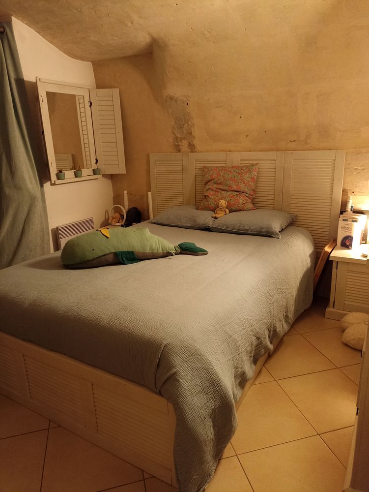 Lit 2 places, Sommier, Matelas, Tables de chevet 300 Flins-Neuve-�glise (78)