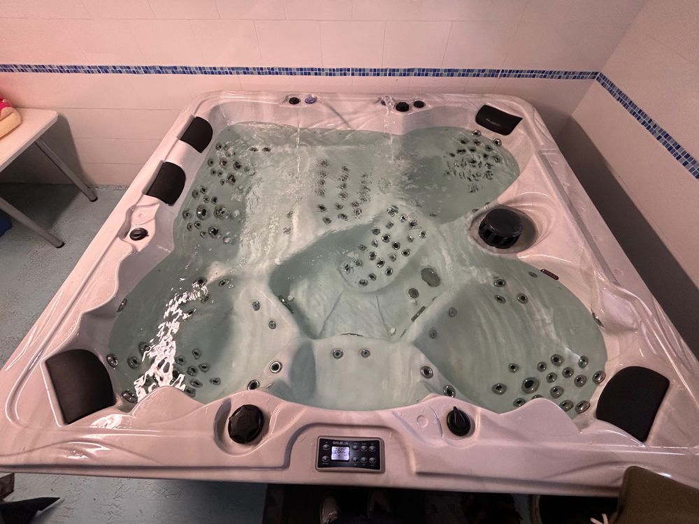 Spa 6 places 7500 Binic (22)